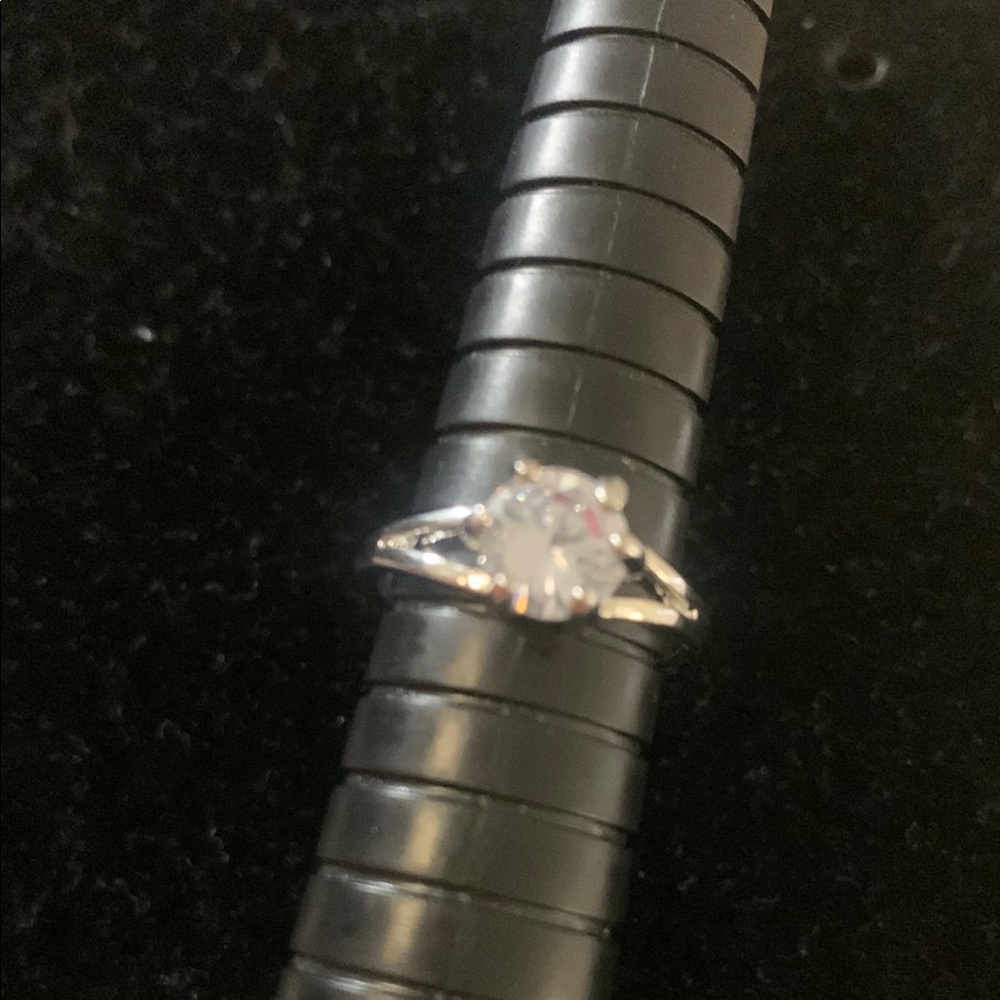 Elegant Silver Ring with white cubic zirconia Bogo